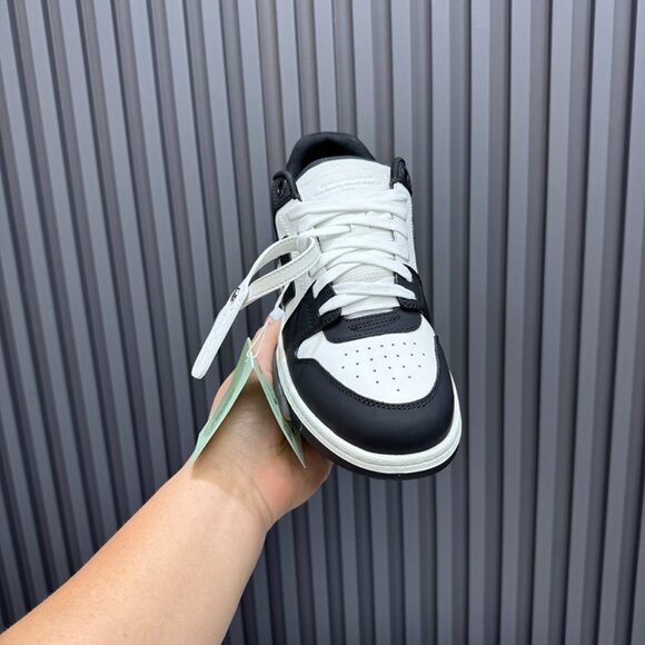 Off-White Sneakers - Picture 9 of 9